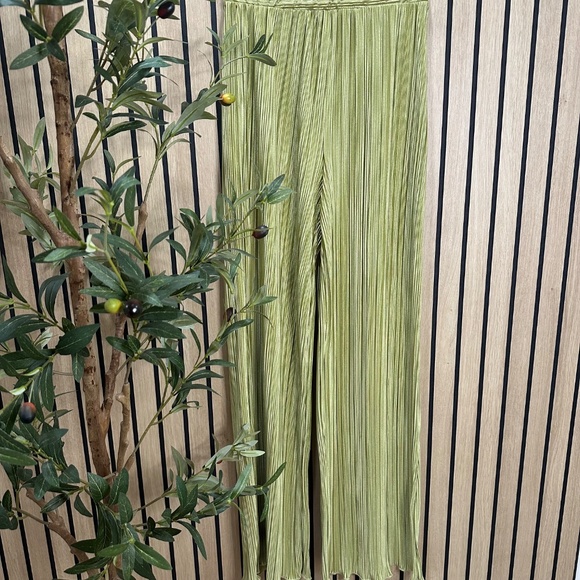 Lime Pleated Halter Top & Wide-Leg Pants Set - 2SAINTS | Size M - Picture 4 of 10